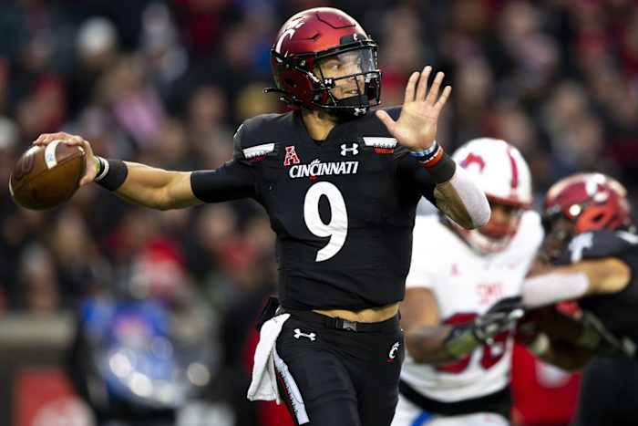 Cincinnati Bearcats quarterback Desmond Ridder (9) throws a pass against SMU. Albert Cesare / The Enquirer / USA TODAY NETWORK